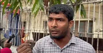 বাবা আইসিউতে ভর্তি, ফুটপাত উচ্ছেদে হকারের আর্তনাদ