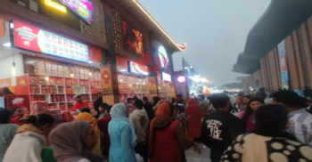 মি. নুডলসে বিভিন্ন অফার, প্যাভিলিয়নে উপচেপড়া ভিড়