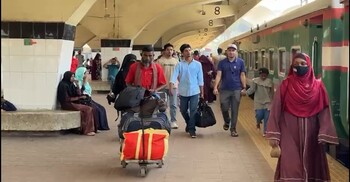 ট্রেন সময়মতো ছাড়ায় ভোগান্তি কম, স্বস্তিতে যাত্রীরা