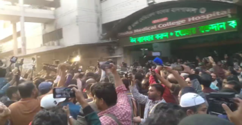 ঢামেকে মির্জা আব্বাসকে ঘিরে উত্তেজিত জনতার ভুয়া ভুয়া স্লোগান