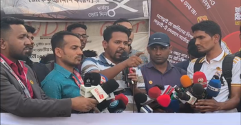 সাংবাদিকদের ওপর পুলিশি হামলার প্রতিবাদে মাল্টিমিডিয়া রিপোর্টারদের মানববন্ধন