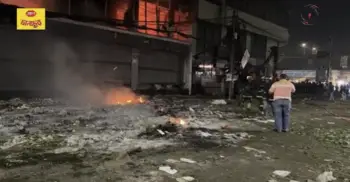 বিক্ষুদ্ধ জনতার আগুনে পুড়ছে প্রথম আলো