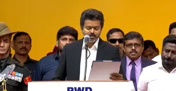 মুখ্যমন্ত্রী হিসেবে শপথ নিয়ে ইতিহাস গড়লেন বিজয়