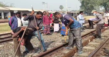 নাটোরে রেল লাইনে ফাটল