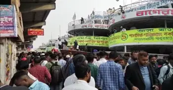 ভোটের ছুটিতে বাড়ি ফেরা; সদরঘাটে মানুষের উপচে পড়া ভিড়