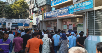 ঢাকা-১৮ আসনের বিভিন্ন কেন্দ্রে ভোটারদের সরব উপস্থিতি