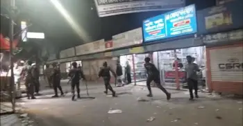 ফল জানতে কেন্দ্রের সামনে সমর্থক ও উৎসুক জনতার ভিড়