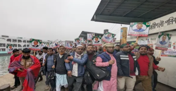 বেলা বাড়ার সঙ্গে সঙ্গে সদরঘাটে বিএনপি নেতাকর্মীদের ঢল