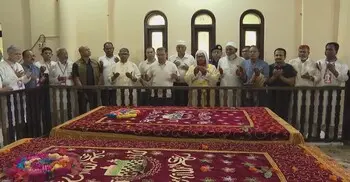 মওলানা আবদুল হামিদ খান ভাসানীর মাজার জিয়ারত করলেন প্রধানমন্ত্রী