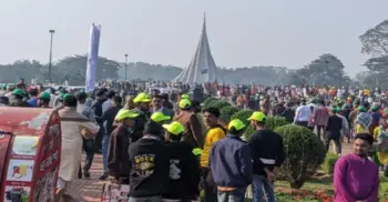 বিজয় উদযাপনে স্মৃতিসৌধে জনতার ঢল
