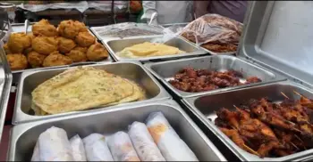 মিরপুরে জমজমাট ইফতারি বাজার, কম ক্রেতা সমাগম