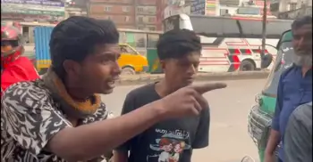 অটোরিকশা চালকের সঙ্গে পথচারীদের বাকবিতণ্ডা!