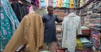 ঈদের কেনাকাটায় ক্রেতাদের পছন্দের শীর্ষে পাকিস্তানি ও ইন্ডিয়ান পোশাক