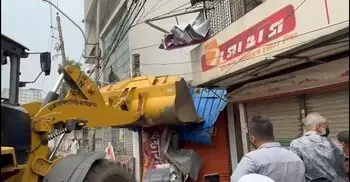 সায়েদাবাদে অবৈধ বাস কাউন্টারে সাঁড়াশি অভিযান, কমবে কি যানজট?