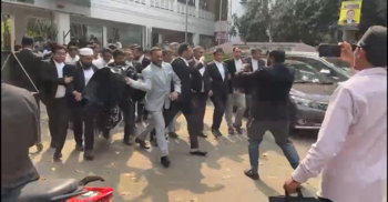 সুপ্রিম কোর্টে বিএনপি আইনজীবীদের বিক্ষোভ, হট্টগোল