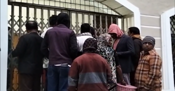 ঢাকা জেলা রিটার্নিং কর্মকর্তার কার্যালয়ে শেষ সময়ে প্রার্থী সমর্থকের ভীড়