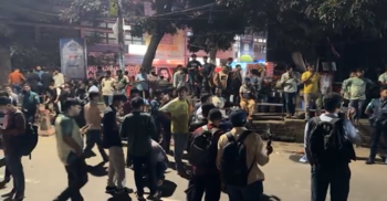 সোহরাওয়ার্দী উদ্যান থেকে ঢাবির রাস্তায় ককটেল নিক্ষেপ