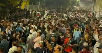 শাহবাগ থেকে টিএসসিতে জনসাধারণের ঢল!