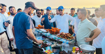 পতেঙ্গা সৈকতের অবৈধ দখলদারদের বিরুদ্ধে আইনি ব্যবস্থা নেওয়া হবে