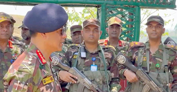 দুর্গম পাহাড়ে সৈনিকদের সঙ্গে সেনাপ্রধানের ঈদের শুভেচ্ছা বিনিময়