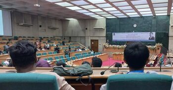 Nobel laurate fails attracting DU students!