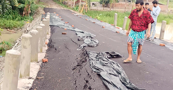 উদ্বোধনের আগেই ধসে গেলো সেতুর সংযোগ সড়ক