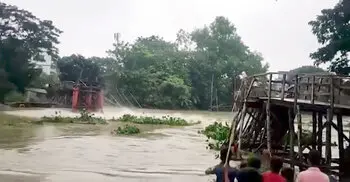 ভারত থেকে আসা ঢলে ভেঙে পড়লো গোমতীর বেইলি সেতু