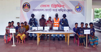 সুন্দরবন থেকে অস্ত্র-গুলিসহ আটক ২