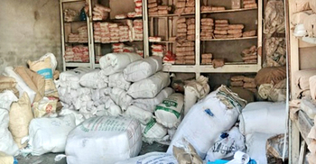 নিষিদ্ধ পলিথিন বিক্রির দায়ে লাখ টাকা জরিমানা