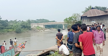 একদিন পর মিললো বড় ছেলের মরদেহ, এখনো নিখোঁজ মা