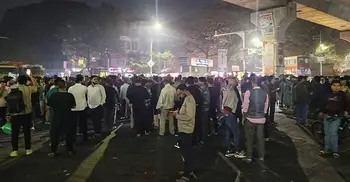 হাদির মৃত্যুর খবরে শাহবাগ অবরোধ