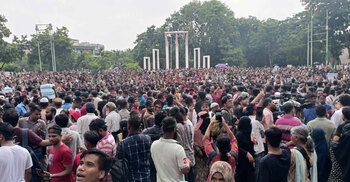 Shaheed Minar turns into a sea of people