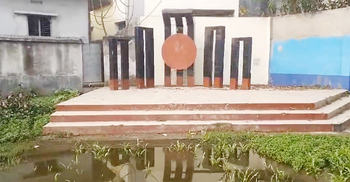 শহীদ মিনারের বেহাল দশা, দেখার যেন কেউ নেই