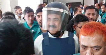 Shajahan Khan breaks down in court