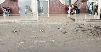 ভূমিকম্পে শাহজালাল বিমানবন্দরে খসে পড়লো বিমের পলেস্তারা