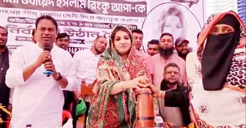 হাঁসের ডিম বিক্রির টাকা উপহার পেয়ে আবেগাপ্লুত শামা ওবায়েদ