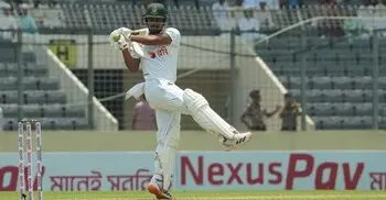 শান্ত-মুমিনুলের জুটিতে চাপ সামলে লাঞ্চে বাংলাদেশ