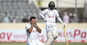 শান্ত-মুমিনুলদের ব্যাটে প্রথম দিনটা বাংলাদেশের