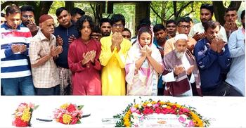 ১ হাজার ৭৭টি মোমবাতি জ্বেলে হুমায়ূন আহমেদকে শ্রদ্ধা