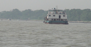 ৮ ঘণ্টা পর শরীয়তপুর-চাঁদপুর রুটে ফেরি চলাচল স্বাভাবিক