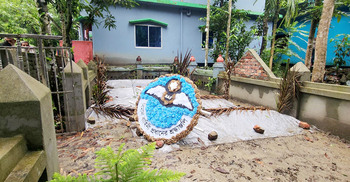 শরীয়তপুরের নিহত দুই শিক্ষার্থীর কবরে বিমান বাহিনীর শ্রদ্ধা