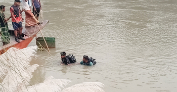 তিন সন্তান নিয়ে নদীতে ঝাঁপ দিলেন মা