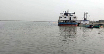 সাড়ে তিন ঘণ্টা পর শরীয়তপুর-চাঁদপুর রুটে ফেরি চলাচল শুরু