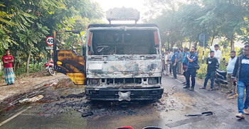 শরীয়তপুরে ট্রাকে অগ্নিসংযোগ