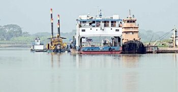 শরীয়তপুর-চাঁদপুর নৌরুটের ২ ফেরি বিকল, পারাপার ব্যাহত