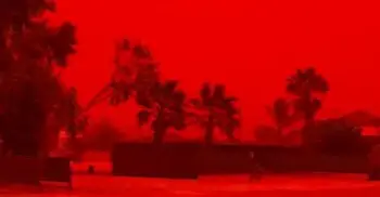 ঝড়ের আগে লাল হয়ে গেলো আকাশ