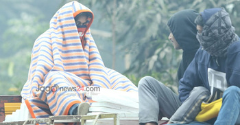 শীতে ঢাকায় খেটে খাওয়া মানুষের ভোগান্তি