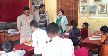 শ্রেণিকক্ষের তালা ভেঙে পরীক্ষা শুরু করলেন ইউএনও