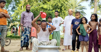 দুধ দিয়ে গোসলের পর বললেন, ‘জীবনে আর ঋণ নেবো না’