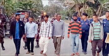 ১৩ মাস ভারতে কারাভো‌গ শেষে দেশে ফিরলেন ৬ বাংলাদেশি জেলে